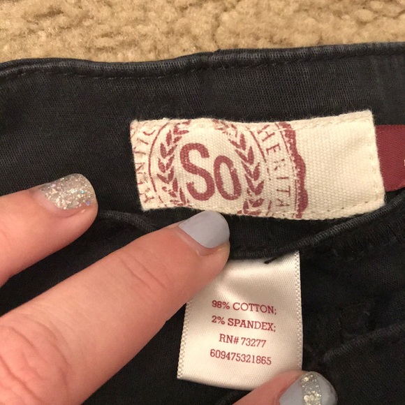 🌴 SO Black shorts with side zipper. Size 17 - Picture 6 of 8